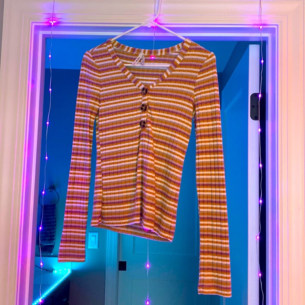 Mudd Buttoned Sweater. Size XS. Stretchy and Comfy! Very nice condition.